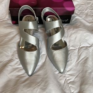 Brand new in original packaging Easy Street women’s size 11 wide silver pump